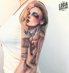tatuaje_brazo_color_mujer_ojos_cerrados_mariposas_logia_barcelona_lincoln_lima 